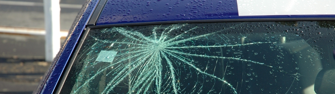 How to Deal with Broken or Cracked Windscreens? 